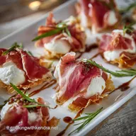 Albero di sfoglia con mozzarelline e prosciutto Antipasto veloce e scenografico
