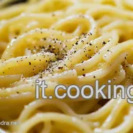 Tonnarelli Cacio e Pepe: Il Vero Sapore di Roma!